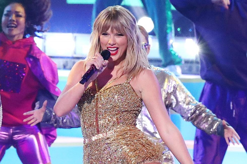 Taylor Swift Music Bingo Sing-A-Long Night!
