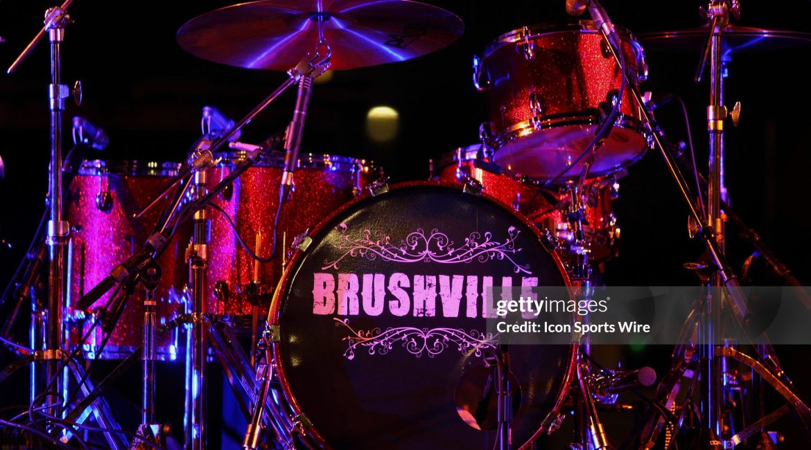 Brushville- Friday night Live at the Vineyard!