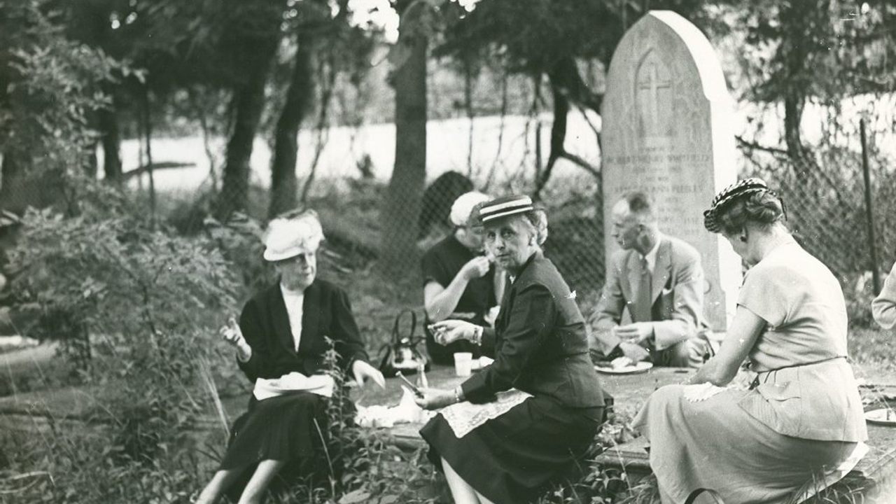Dine with the Dead: Cemetery Customs and Traditions of Days Gone By with Candace Summers
