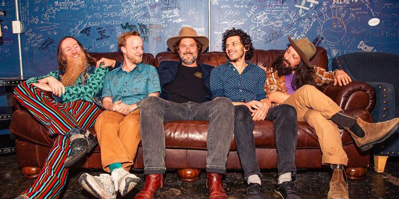 Chicago Farmer & The Fieldnotes live at The Castle Theatre